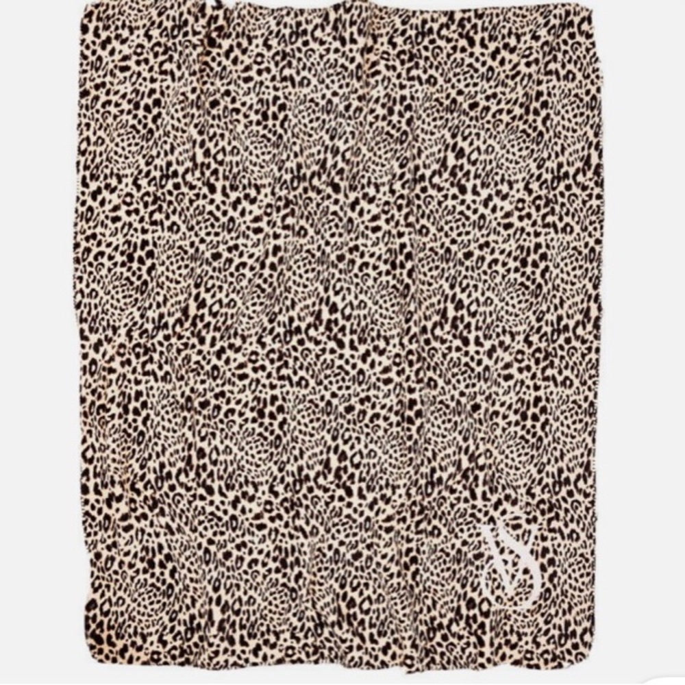 ✨✨NEW 🐆🐾 VICTORIA SECERT 🐾🐆LEOPARD PRINT SHERPA BLANKET 50x60 - Picture 3 of 5